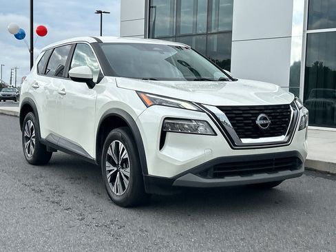 Used 2023 Nissan Rogue SV image 4