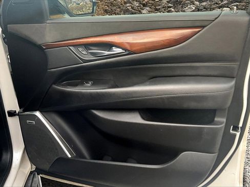 Used 2019 Cadillac Escalade Luxury image 21