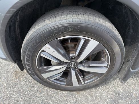 Used 2023 Nissan Rogue SL w/ SL Premium Package image 11