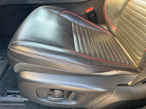 Used 2020 Land Rover Discovery Sport SE R-Dynamic image 12