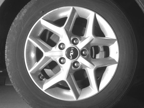 Used 2025 Kia Soul LX w/ LX Technology Package FWD image 13