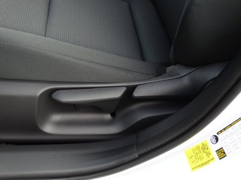 New 2026 Toyota Prius LE FWD image 9