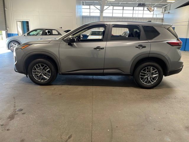 Used 2024 Nissan Rogue S FWD image 6