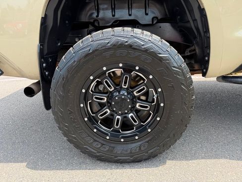 Used 2019 Toyota Tundra SR5 w/ SR5 Upgrade Package AWD/4WD image 9