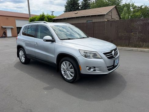 Used 2011 Volkswagen Tiguan SEL AWD/4WD image 3