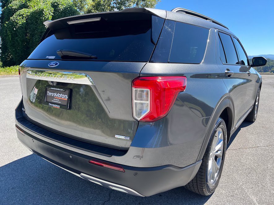 Used 2020 Ford Explorer XLT w/ Equipment Group 202A AWD/4WD image 35