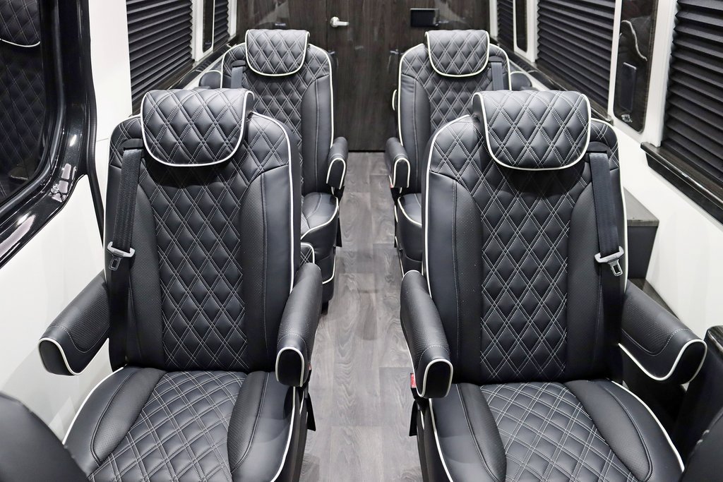 Used 2024 Mercedes-Benz Sprinter 3500 image 31