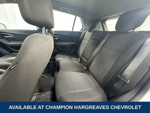 Used 2020 Chevrolet Trax LS FWD image 33