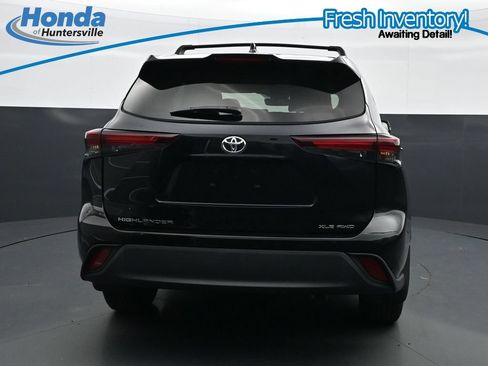 Used 2024 Toyota Highlander XLE AWD/4WD image 8
