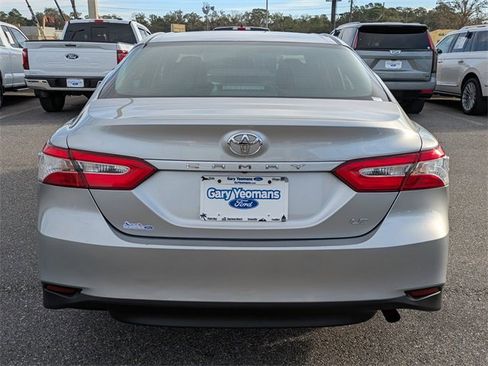 Used 2018 Toyota Camry LE image 5