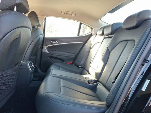 Used 2025 Genesis G70 2.5T image 10