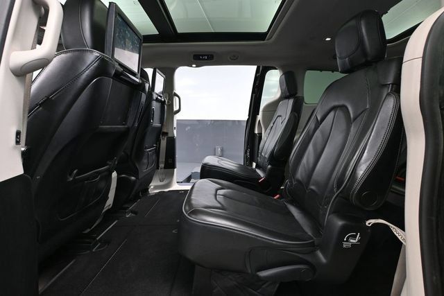Used 2018 Chrysler Pacifica Limited FWD image 33