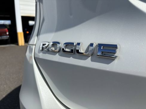 Used 2016 Nissan Rogue SL w/ SL Premium Package AWD/4WD image 11