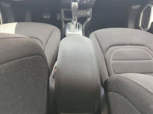 Used 2021 Jeep Renegade Latitude FWD image 17