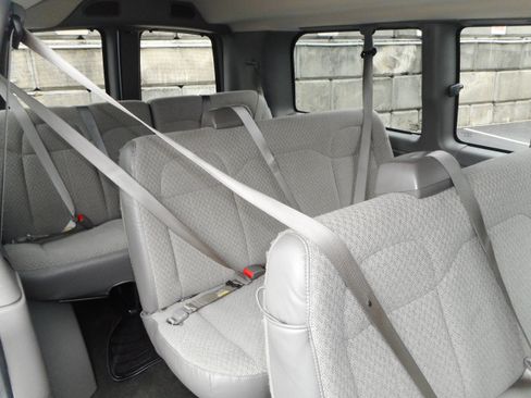 Used 2017 Chevrolet Express 3500 LT w/ LT Preferred Equipment Group RWD image 22