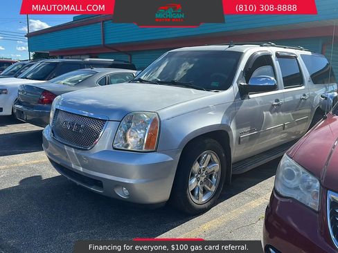 Used 2013 GMC Yukon XL SLT AWD/4WD image 1