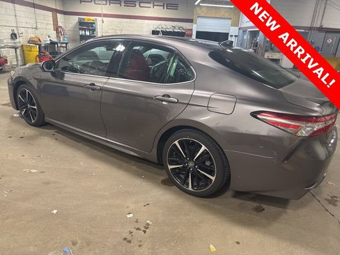 Used 2018 Toyota Camry XSE image 8