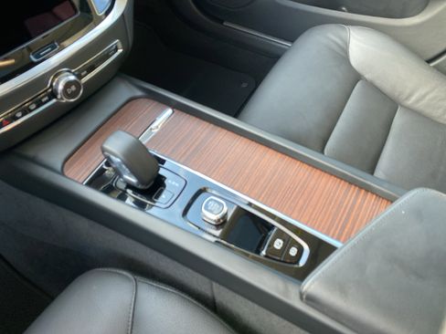 Used 2025 Volvo V60 B5 Cross Country Plus image 34