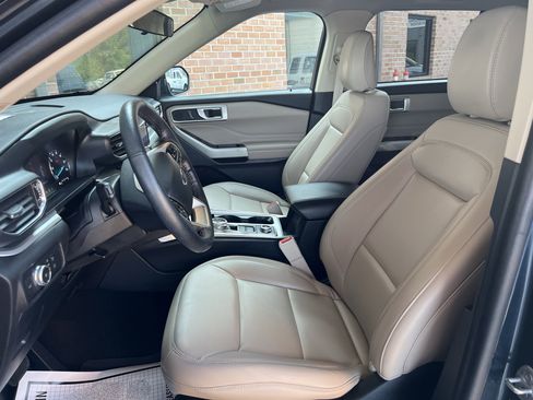 Used 2022 Ford Explorer XLT w/ Equipment Group 202A image 15