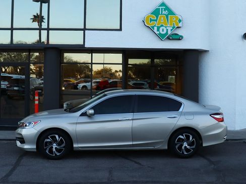 Used 2016 Honda Accord LX image 8