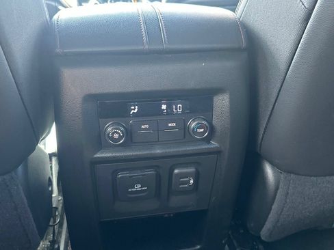 Used 2024 Chevrolet Traverse RS FWD image 24