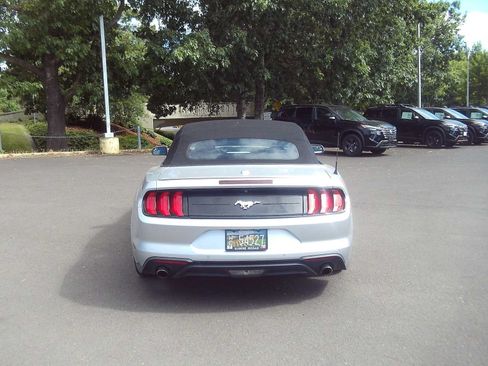 Used 2018 Ford Mustang Premium RWD image 4