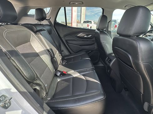 Used 2024 GMC Terrain SLT image 24