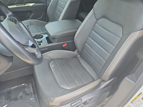 Used 2020 Volkswagen Atlas Cross Sport SEL Premium AWD/4WD image 15