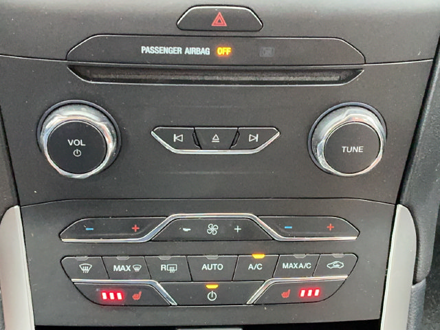Used 2018 Ford Edge SEL w/ Equipment Group 201A FWD image 23