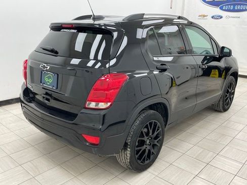 Certified 2022 Chevrolet Trax LT w/ Midnight Edition image 22