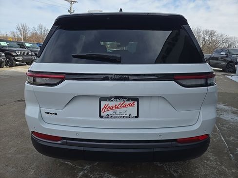 New 2026 Jeep Grand Cherokee Limited w/ Limited Altitude Package AWD/4WD image 9