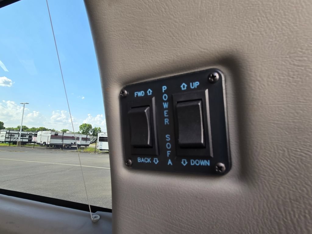 Used 2022 Chevrolet Express 2500 Extended w/ Enhanced Convenience Package RWD image 6