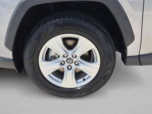 Used 2020 Toyota RAV4 XLE FWD image 22