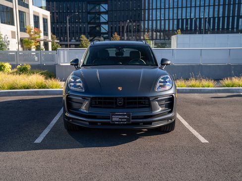 Certified 2026 Porsche Macan AWD/4WD image 6