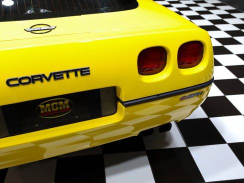 Used 1990 Chevrolet Corvette ZR-1 RWD image 22