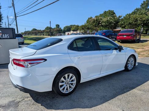 Used 2018 Toyota Camry LE FWD image 5