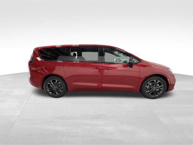 New 2026 Chrysler Pacifica Select FWD image 5