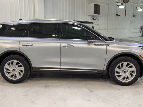 Used 2022 Lincoln Corsair Standard image 2