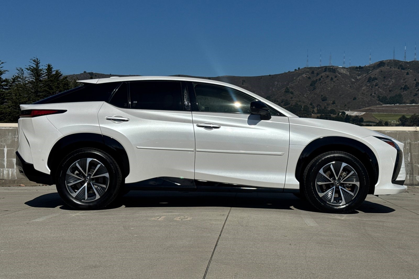 Certified 2023 Lexus RZ 450e Premium w/ Technology Package AWD/4WD image 7