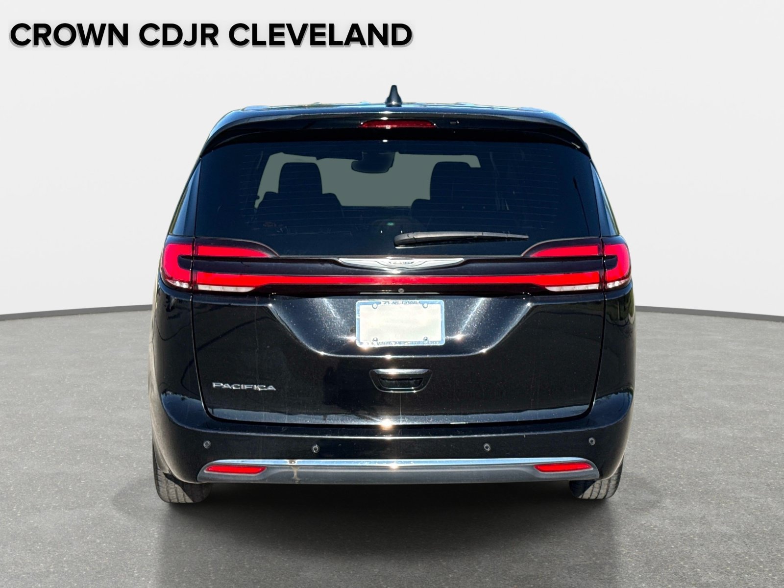 Used 2025 Chrysler Pacifica Select FWD image 5