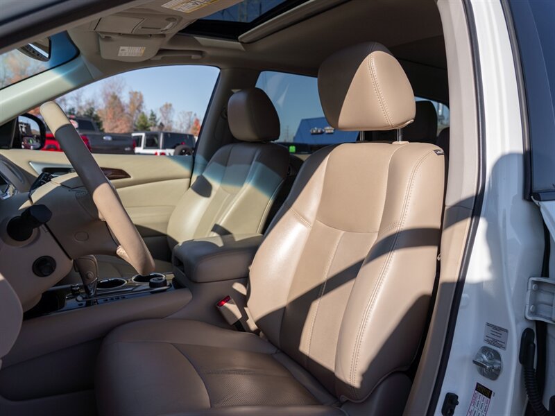 Used 2015 Nissan Pathfinder Platinum FWD image 16