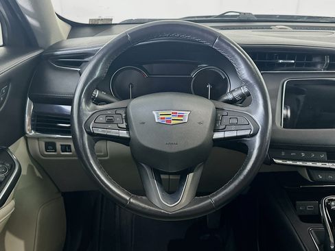 Used 2023 Cadillac XT4 Luxury w/ Cold Weather Package FWD image 18