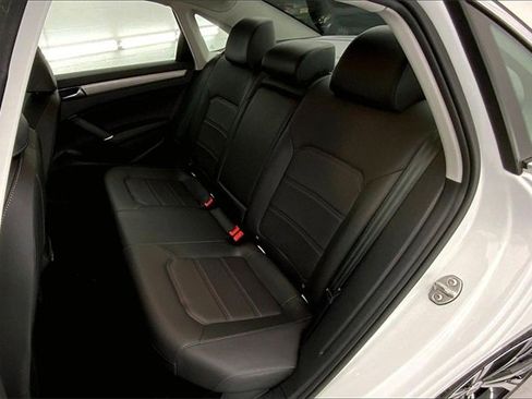 Used 2021 Volkswagen Passat 2.0T SE image 26