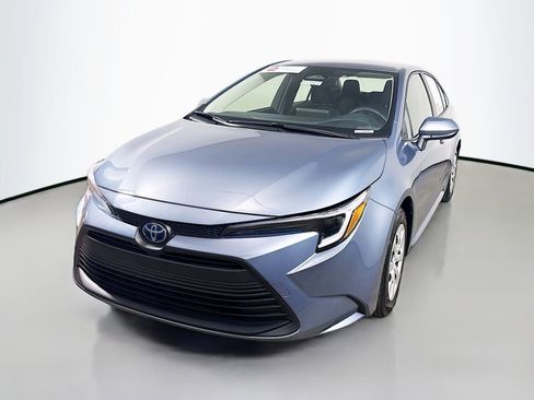 Used 2025 Toyota Corolla LE image 3