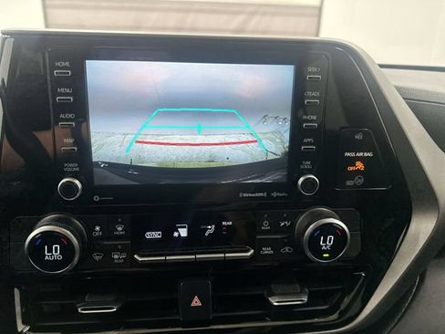 Used 2020 Toyota Highlander LE AWD/4WD image 23