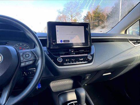 Used 2025 Toyota Corolla LE image 18