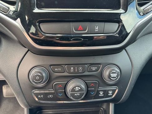 Used 2022 Jeep Cherokee Limited w/ Mopar Interior Package image 34