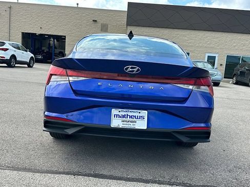 Used 2023 Hyundai Elantra SEL w/ Convenience Package FWD image 7