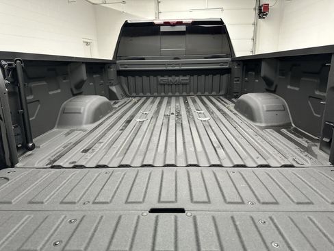 Used 2024 GMC Sierra 3500 Denali w/ Technology Package image 17