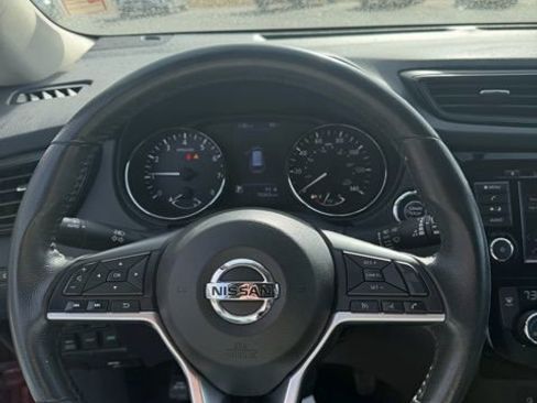 Used 2018 Nissan Rogue SV image 11